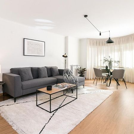 Appartamento Premium Flat In Upscale Area, Balcony, Parking Lisbona Esterno foto