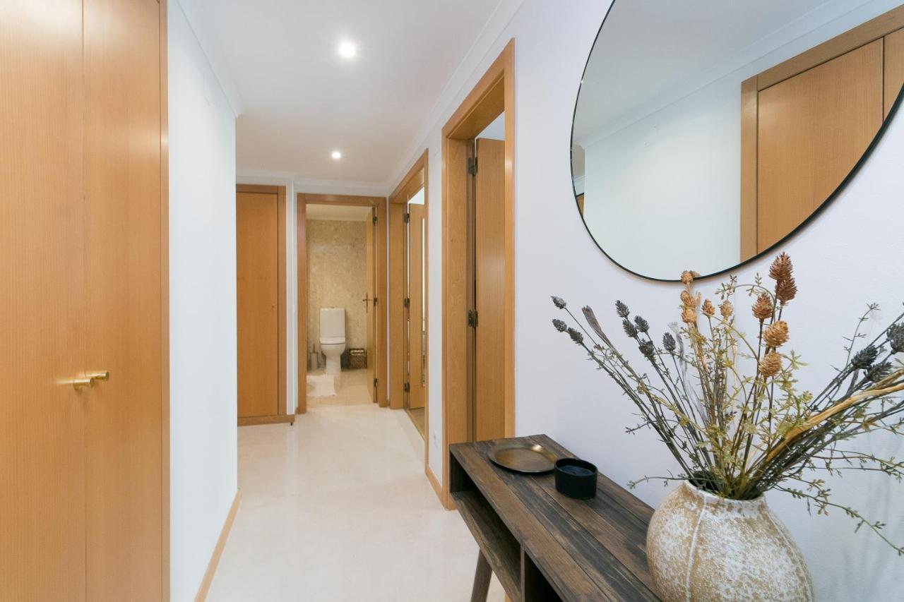 Appartamento Premium Flat In Upscale Area, Balcony, Parking Lisbona Esterno foto