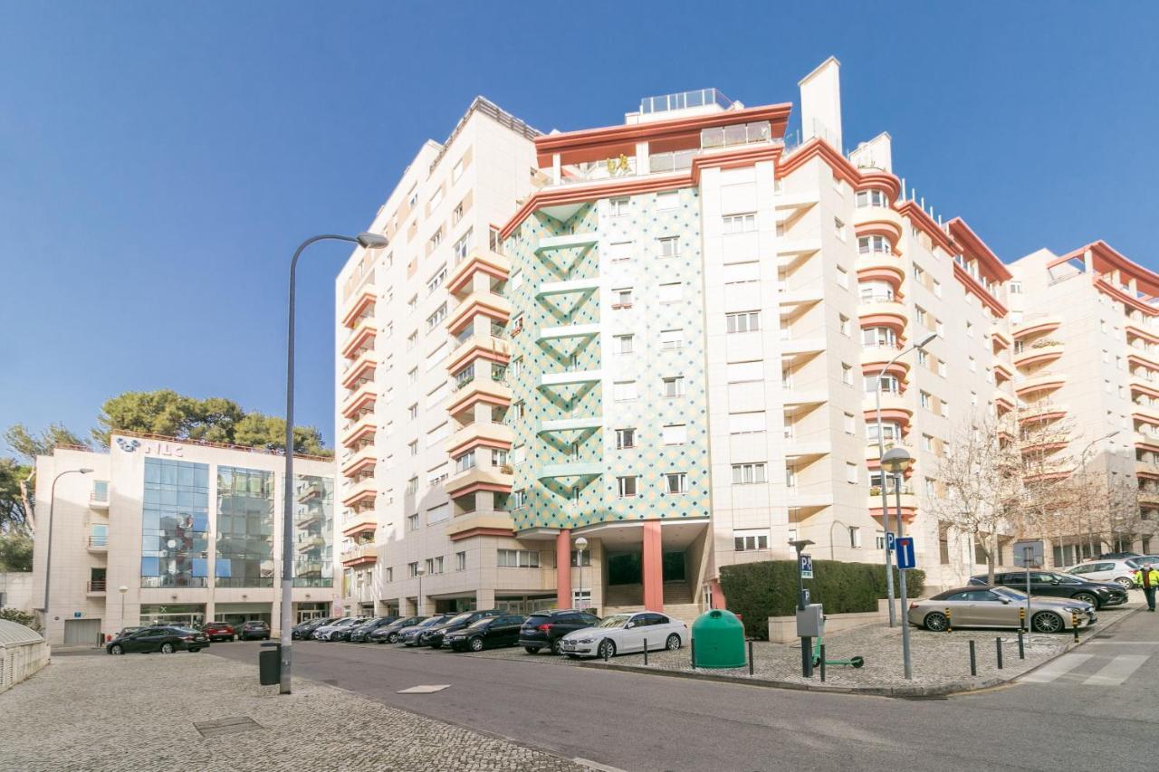 Appartamento Premium Flat In Upscale Area, Balcony, Parking Lisbona Esterno foto