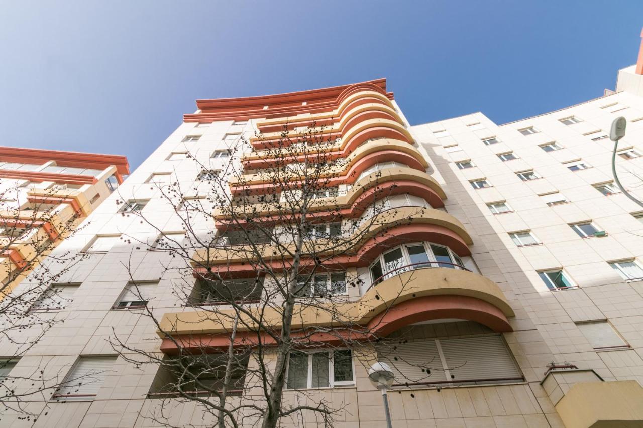 Appartamento Premium Flat In Upscale Area, Balcony, Parking Lisbona Esterno foto
